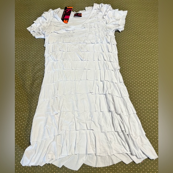 ISLE by Melis Kozan Dress Size: Medium White Pullover Tiered Knee Length - Picture 4 of 5